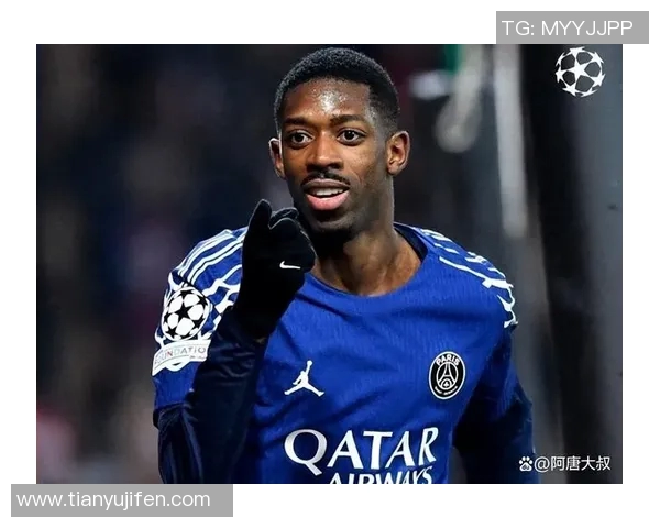 足球欧冠联赛进入淘汰赛阶段，巴黎圣日耳曼首回合3-1逆转曼联